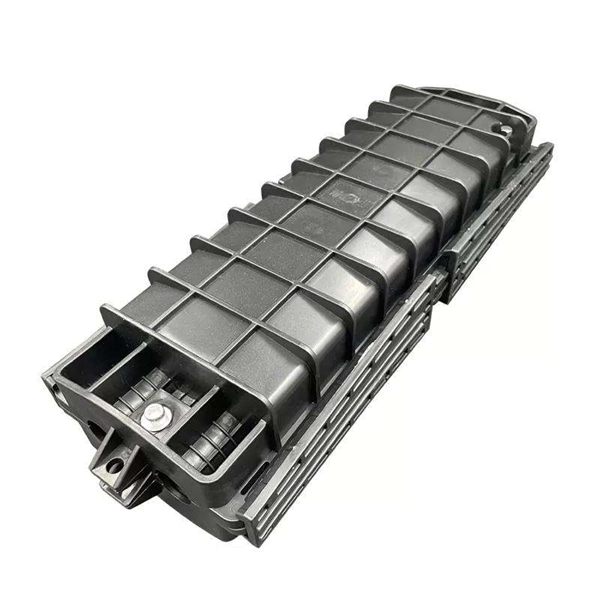 Can fiber optic cables and 380V power cables be stored in the same trench 